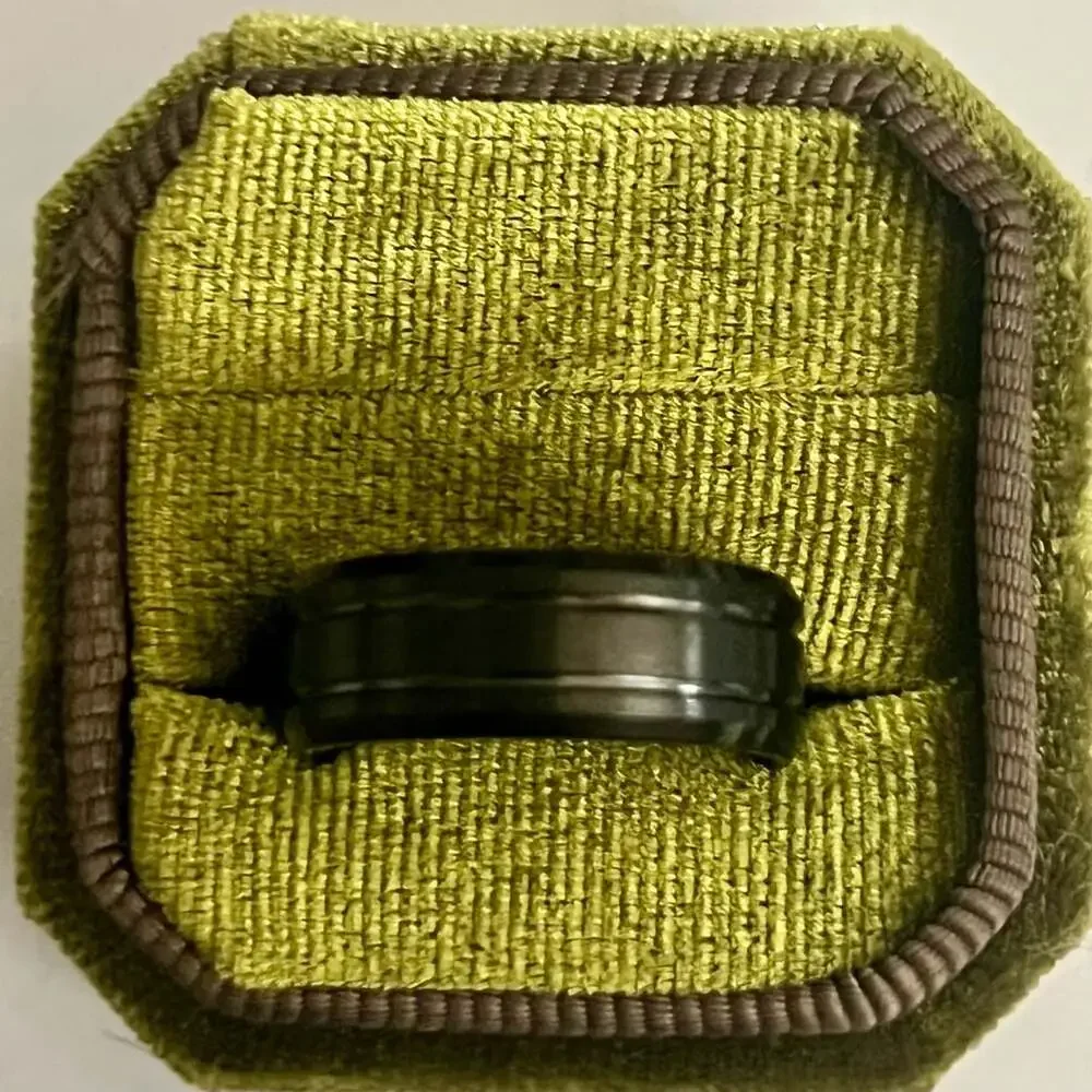 Titanium Grooved Black IP-plated 8mm Brushed and Polished Band Unisex Size 9